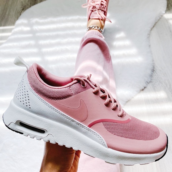 Nike Shoes - Nike rare air max thea sneakers
